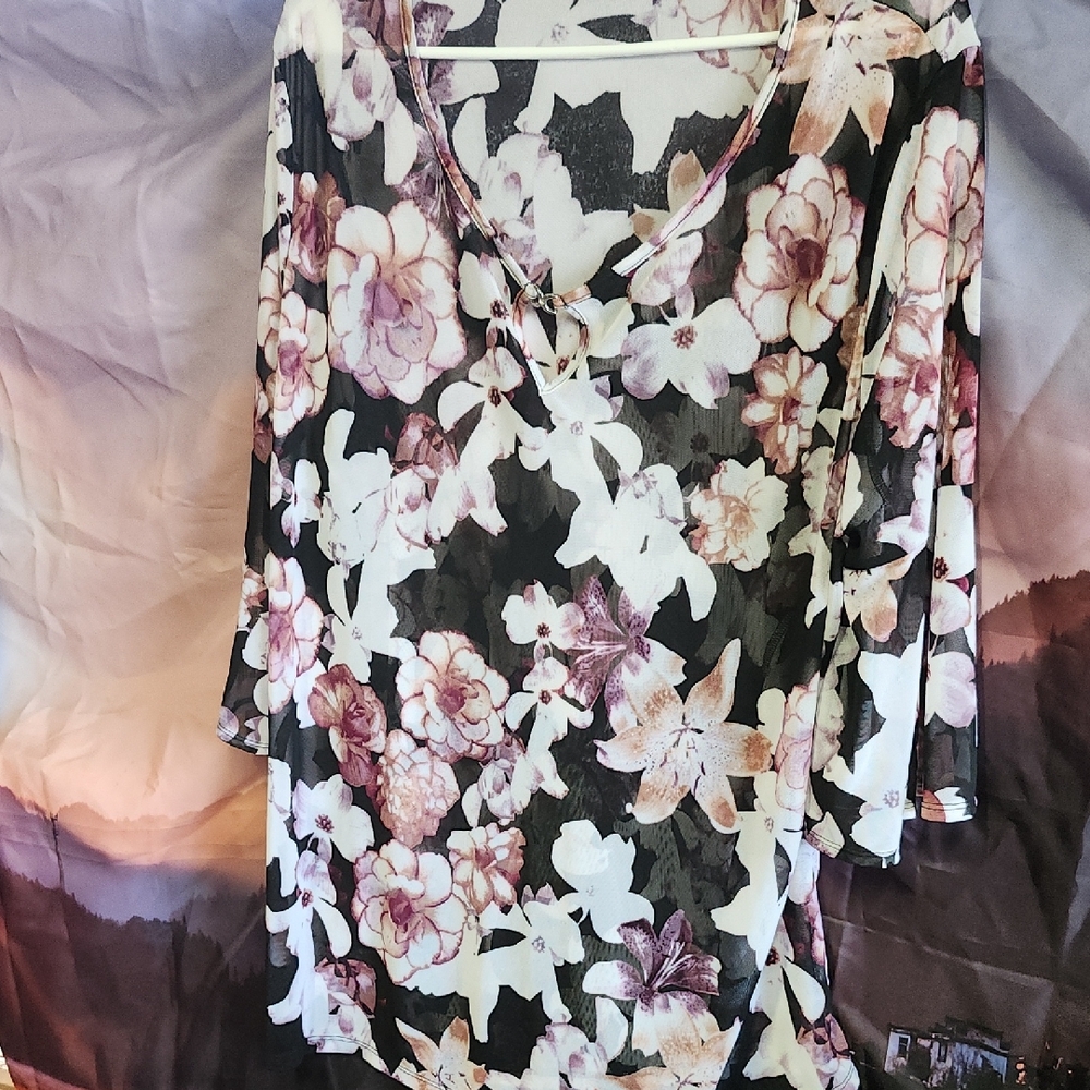 Elegant Floral V-Neck Blouse - Black and Pink